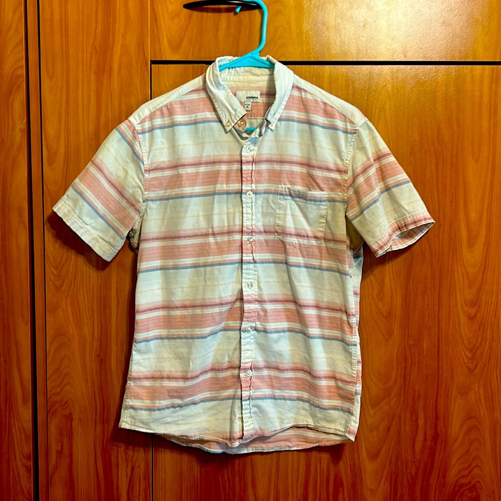 Lightweight Button Down shirt size medium